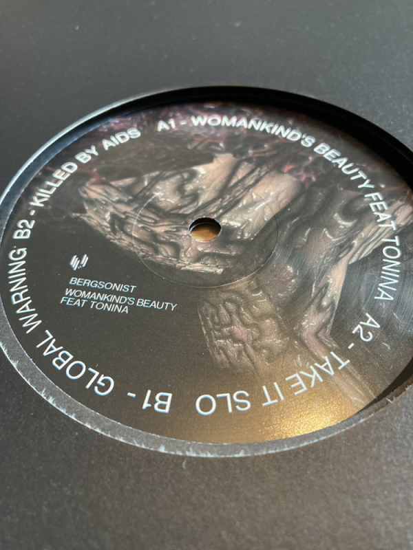 BERGSONIST - WOMANKIND'S BEAUTY FT (Back)