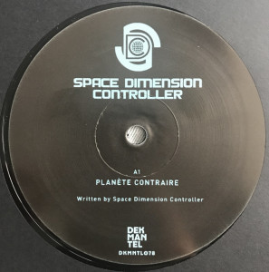 SPACE DIMENSION CONTROLLER - PLANÈTE CONTRAIRE (Back)
